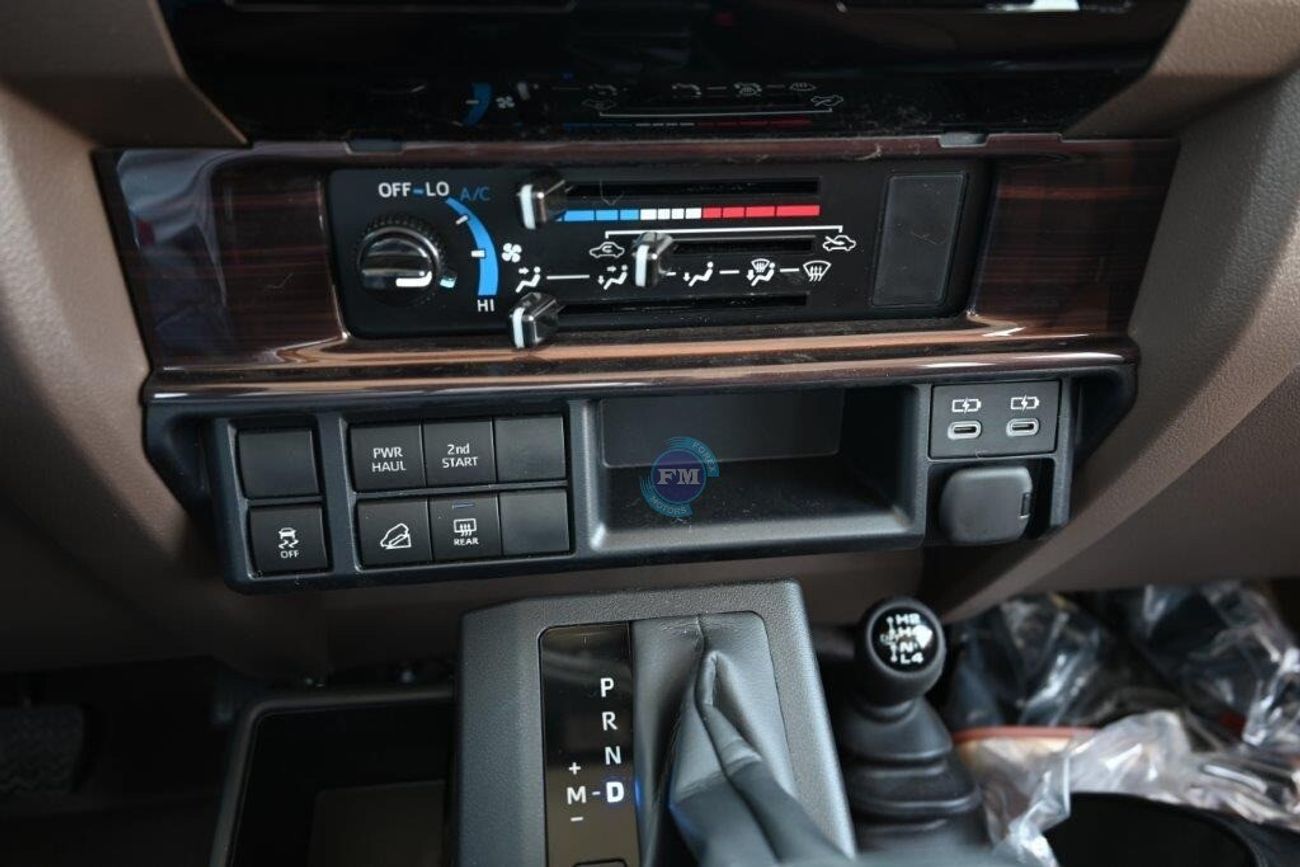 تويوتا لاند كروزر 70 71 4.0L Petrol AT (Full Option)