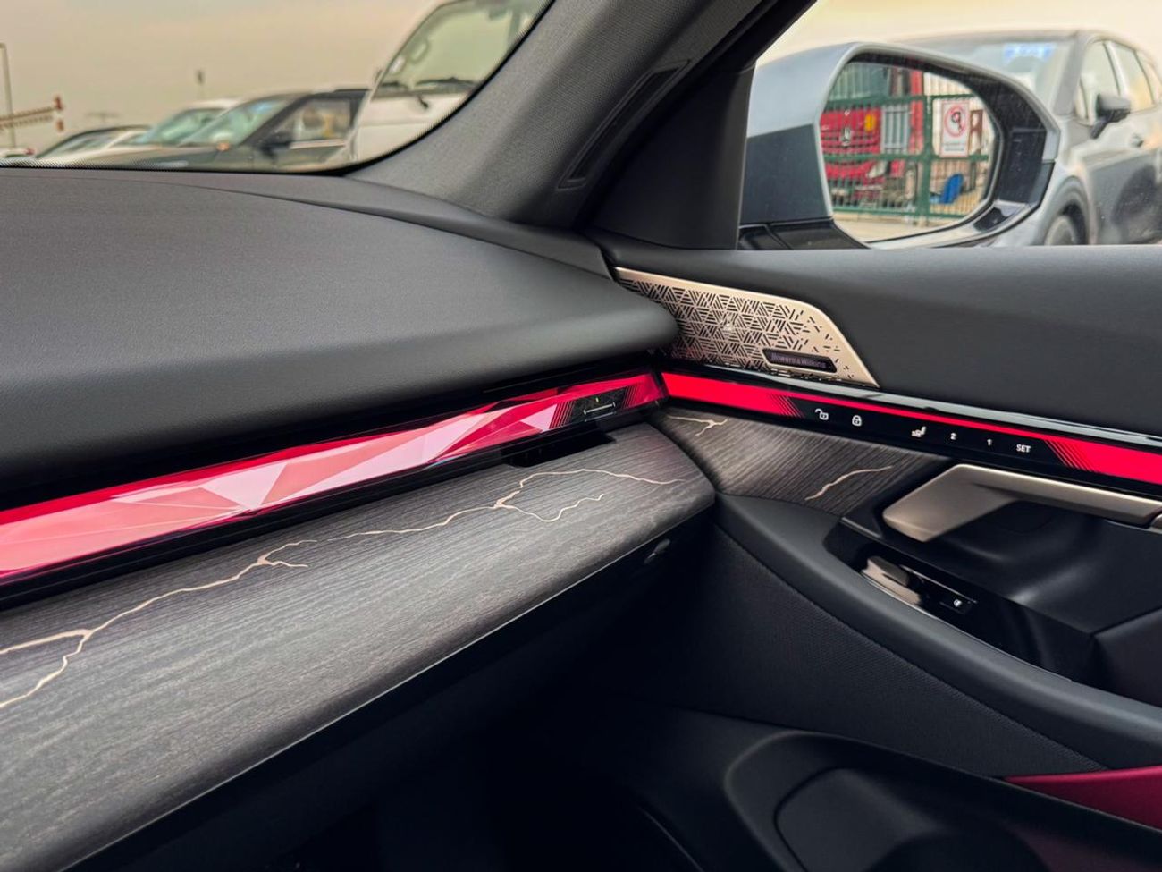 بي أم دبليو 530i BMW 5-Series 530i PREMIUM EDITION M SPORT PACKAGE