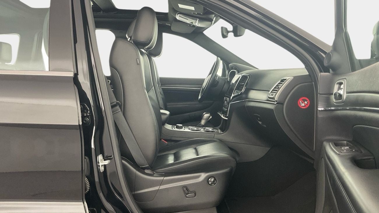 جيب جراند شيروكي Limited | upto AED 20,000 Ramadan Discount | شامل الضمان | 0 ﺪﻔﻋﺓ ﺃﻮﻟﻯ