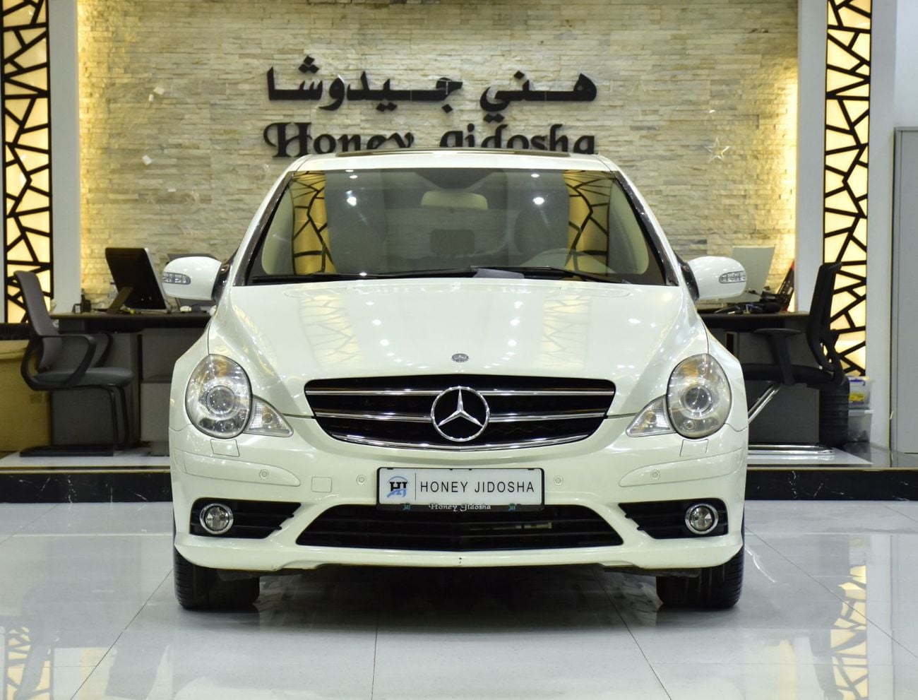 Mercedes-Benz R 350 EXCELLENT DEAL for our Mercedes Benz R350 ( 2009 Model ) in White Color GCC Specs