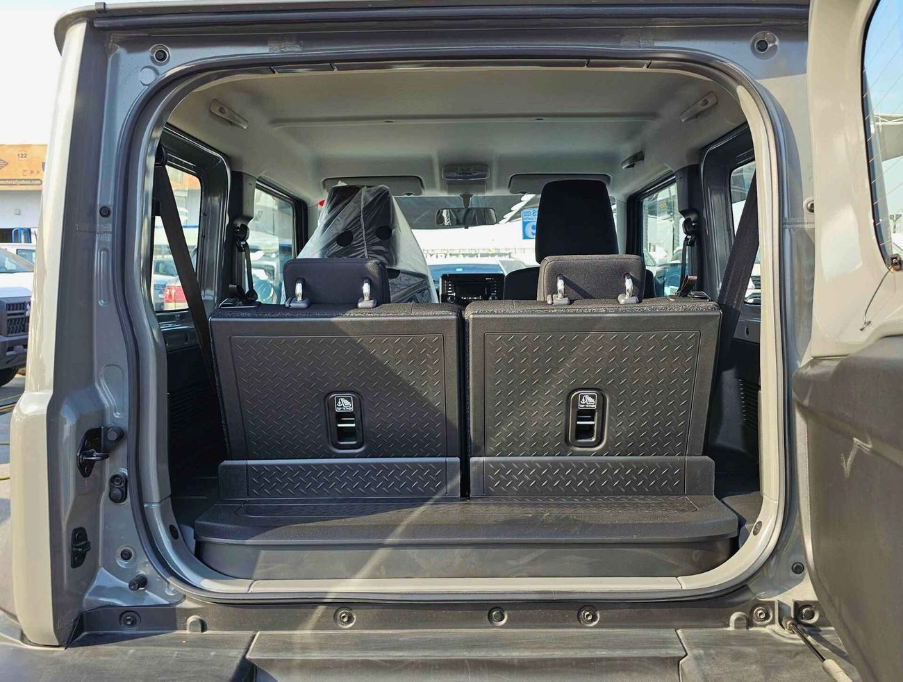 Suzuki Jimny GLX / A/T / 1.5L V4 PETROL / 3 DOOR / ALL GRIP OFF ROAD / 4WD (CODE # GLX)