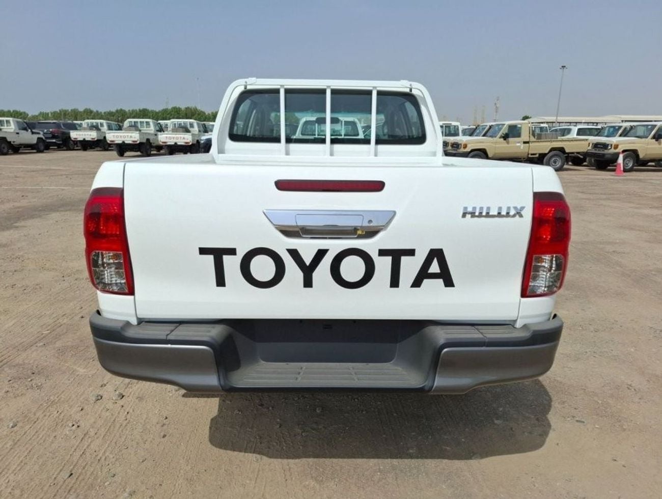 Toyota Hilux 2.4L MT DIESEL MID OPTION