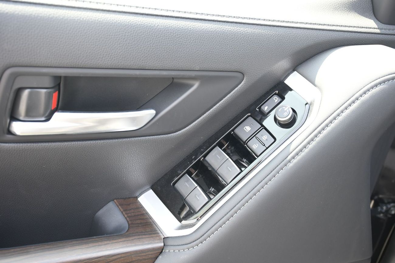 Toyota Land Cruiser 4.0L GXR With Rader (Ready Stock)