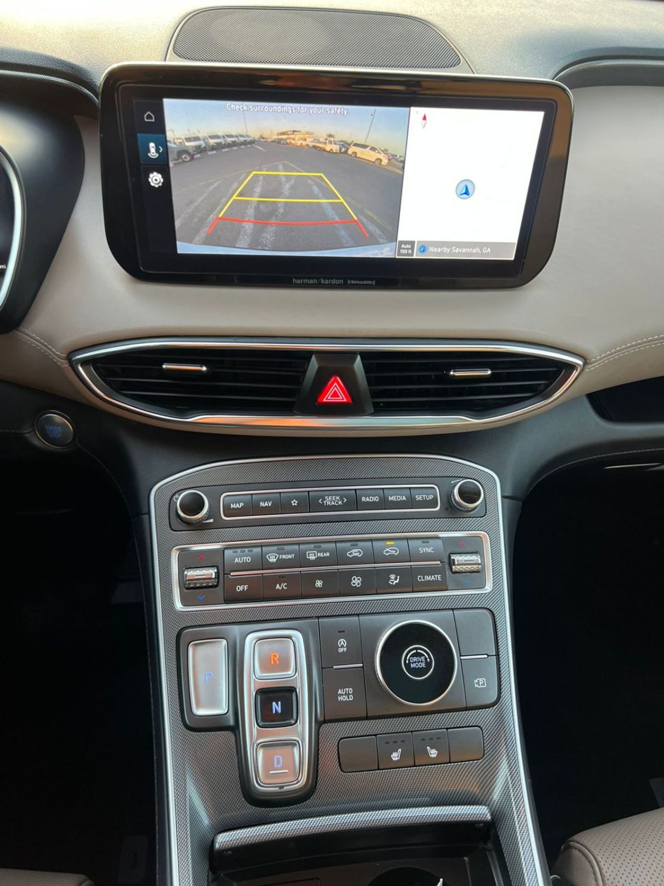 Hyundai Santa Fe 2022 Hyundai Santa Fe - SEL Full Option 2.5L V4 -Panoramic Sunroof - Leather Seat - Rear Camera