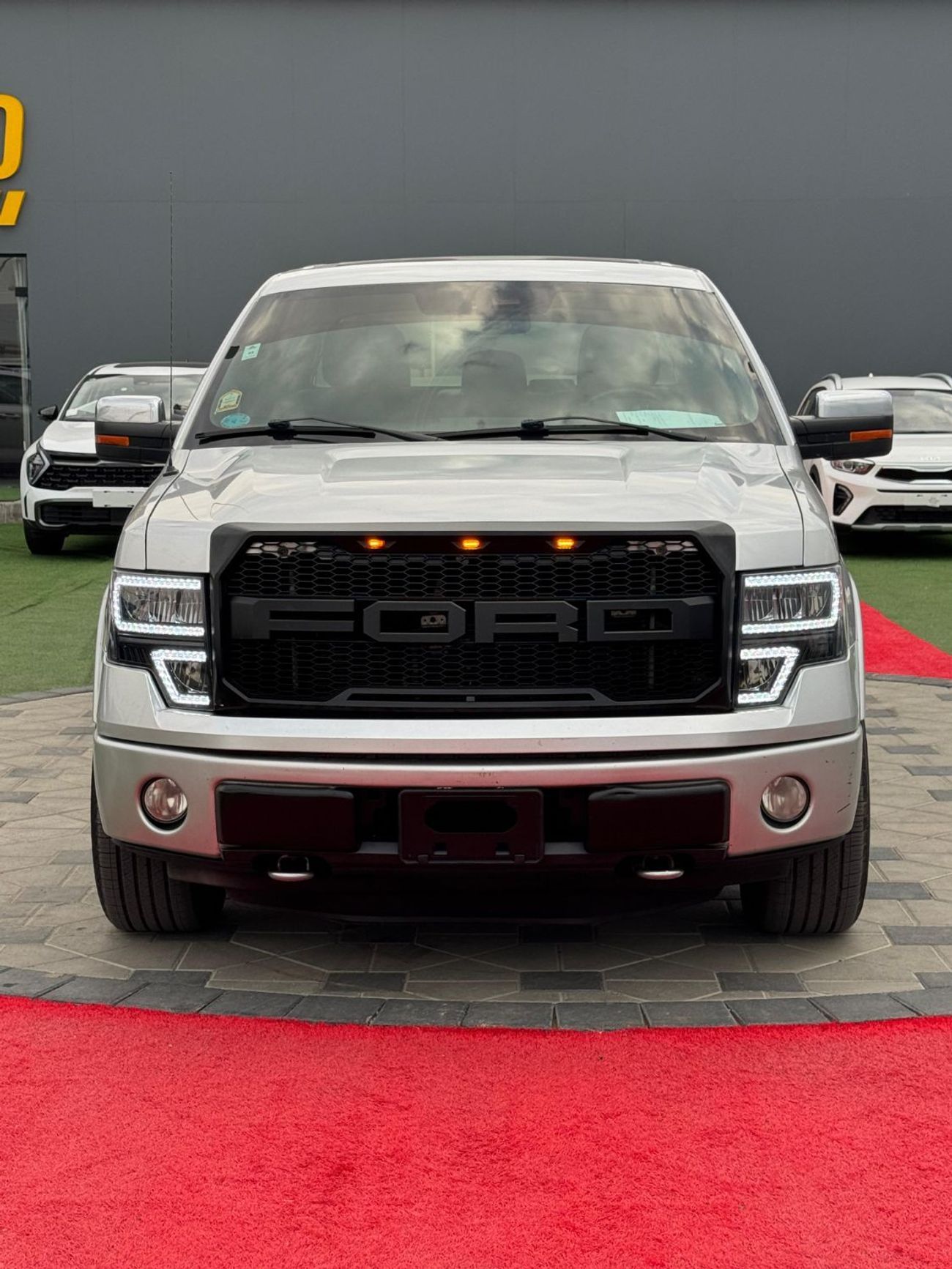 فورد F 150 فورد F-150 بلاتينيوم - قمة الفخامة والقوة الأمريكية