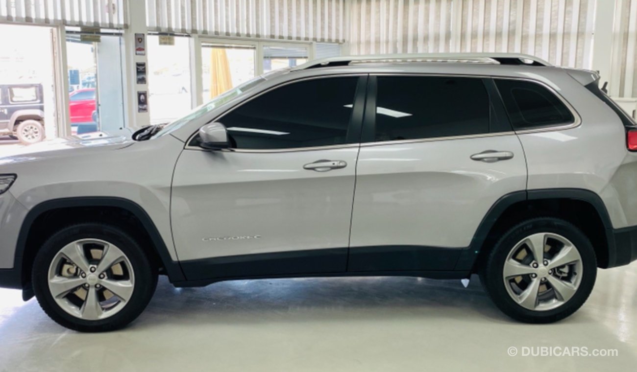 Jeep Cherokee Cherokee .. Limited .. GCC .. Warranty .. Brand New Condition .