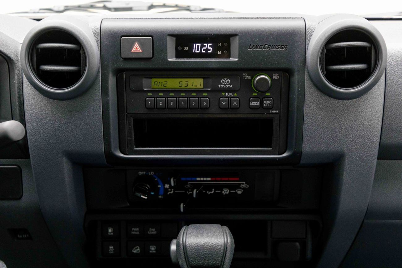 تويوتا لاند كروزر LC78 Hardtop 4.0L - Beige Inside Bluish Grey | Export Only