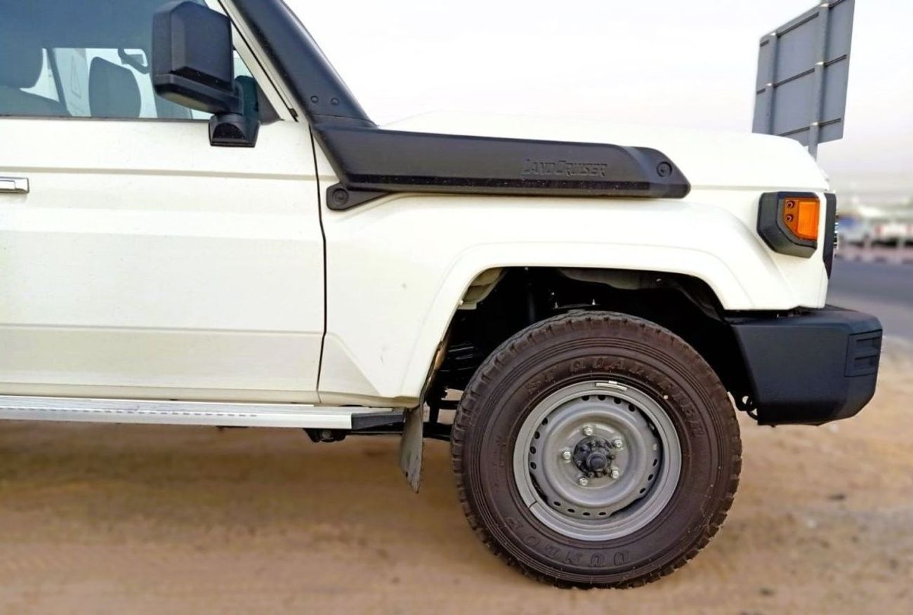 Toyota Land Cruiser Pick Up pickup Double cabin Diesel  4.2L 6V M/T 4*4 basic 2025 With No Restrictions
