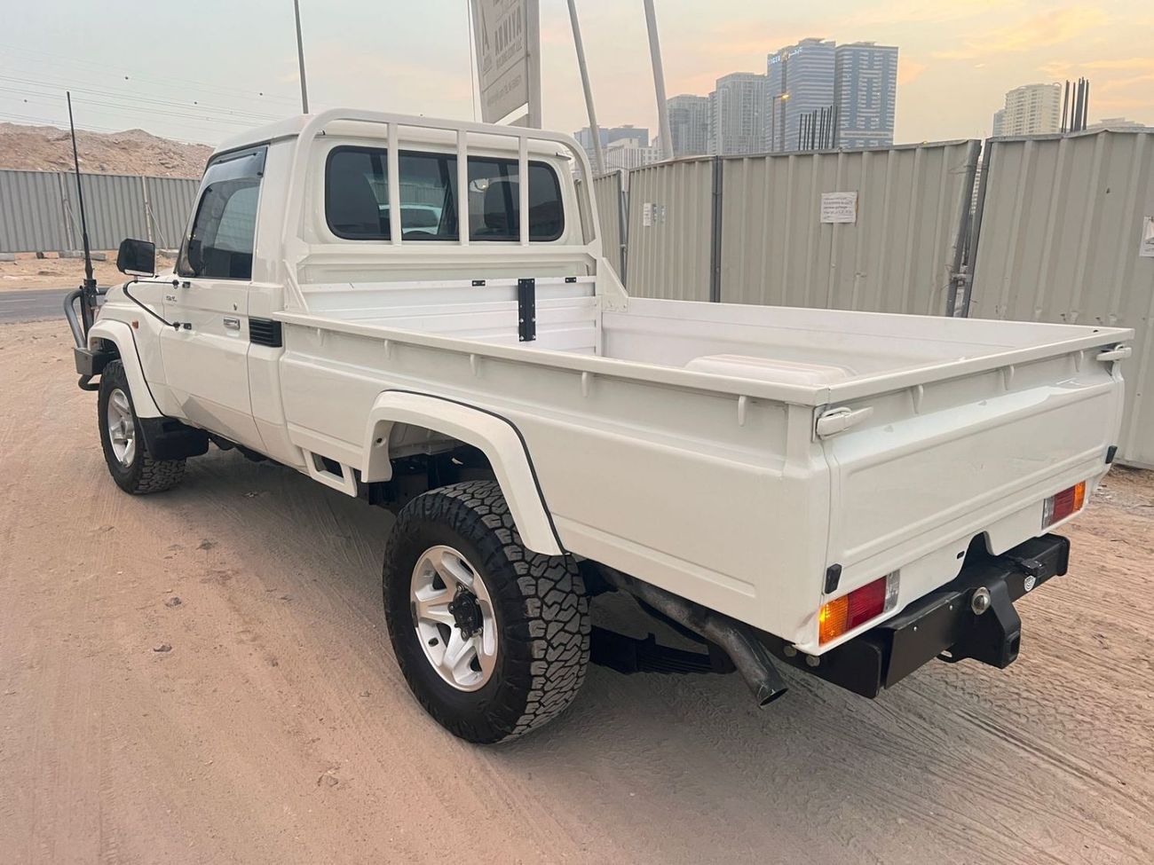 تويوتا لاند كروزر بيك آب DIESEL 4.5 LITER ,RIGHT HAND DRIVE 2022 MODEL