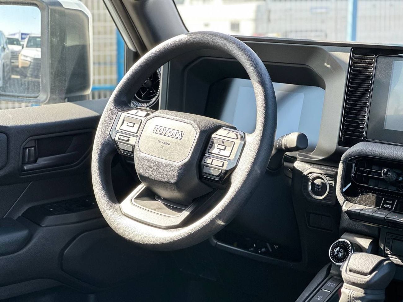 تويوتا برادو 2.8 لتر تيربو ديزل أوتوماتيك // 2026 // خيار ALR مع ثلاجة، فتحة سقف، مشغل DVD وكاميرا خلفية // عرض خ