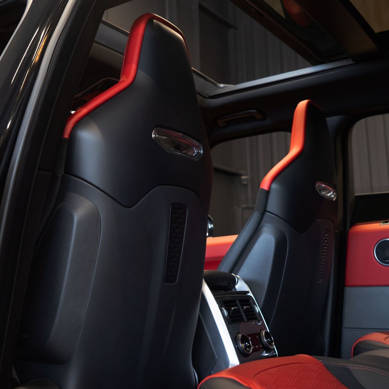 لاند روفر رينج روفر سبورت SVR Carbon Edition 5.0L AED 4,407 pm • 0% Downpayment • RR Sport SVR Carbon Edition • 1 Year Warrant