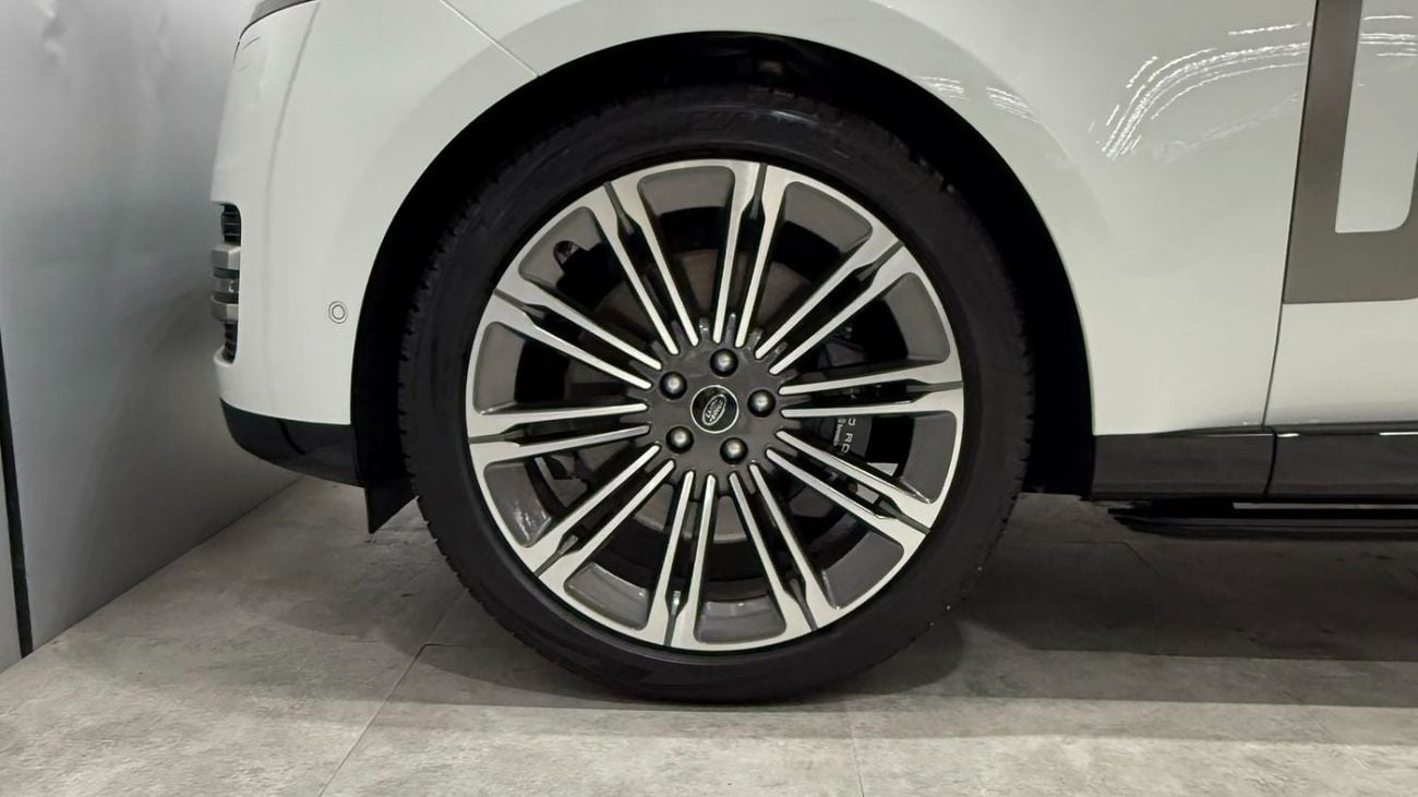 Land Rover Range Rover HSE P530 4.4L | V8 | GCC Specs | Warranty & Service Contract Until 2027