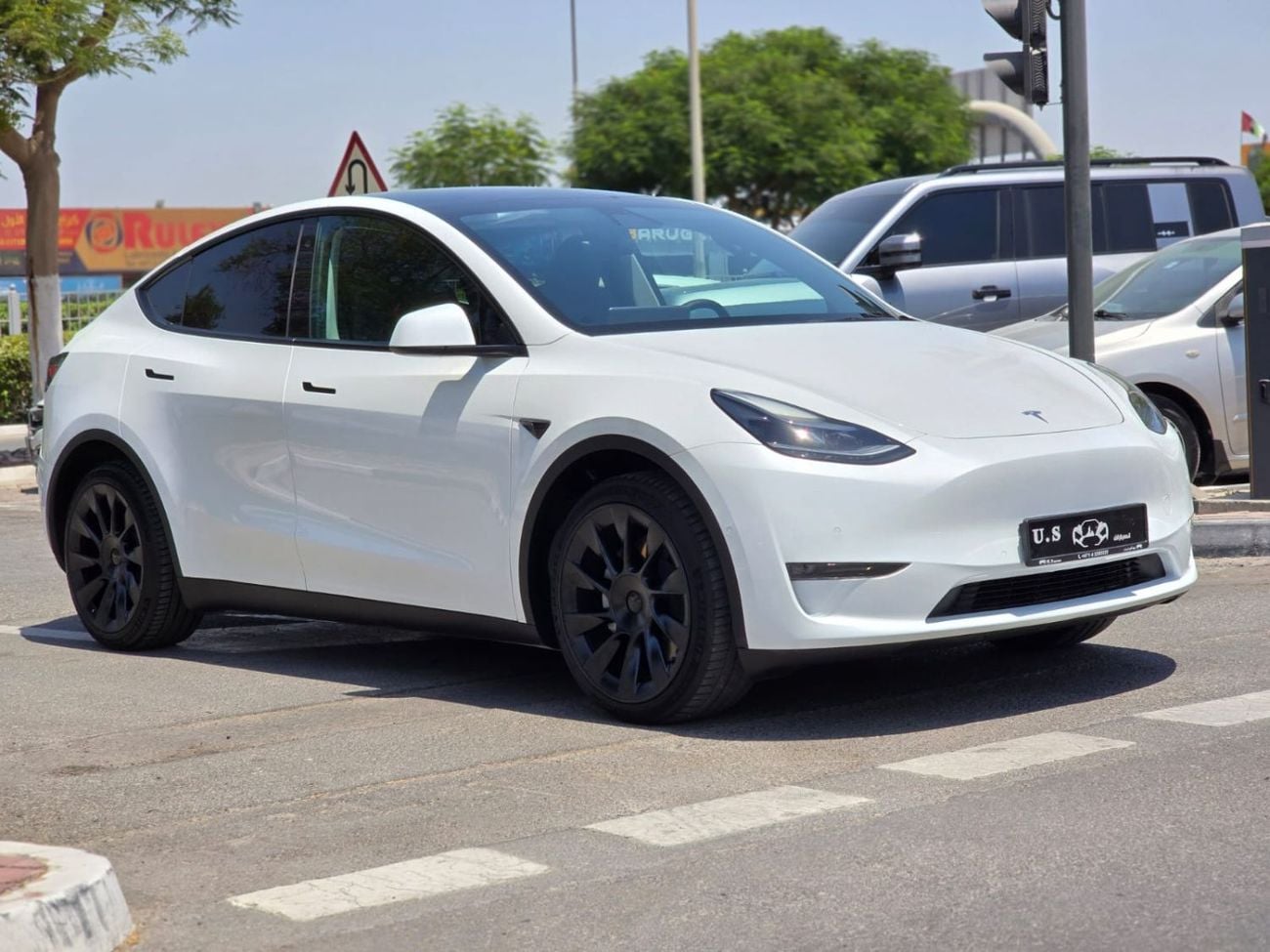 Tesla Model Y LONG RANGE AWD 2022 GCC WITH TESLA AGENCY WARRANTY IN MINT CONDITION