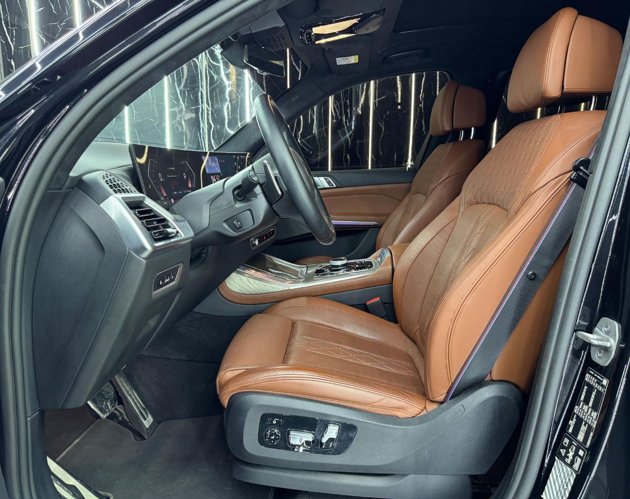 بي أم دبليو X7 40i M Sport Premium 3.0L 2024 BMW X7 xDrive40i, 2029 BMW Warranty + Service Pack, Fully Loaded, 7 Se