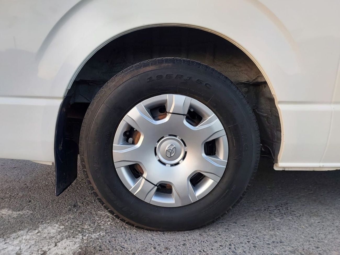 تويوتا هاياس TOYOTA HIACE COMMUTER VAN RHD 2017 MODEL 3.0 L DIESEL AUTOMATIC(PM33049)