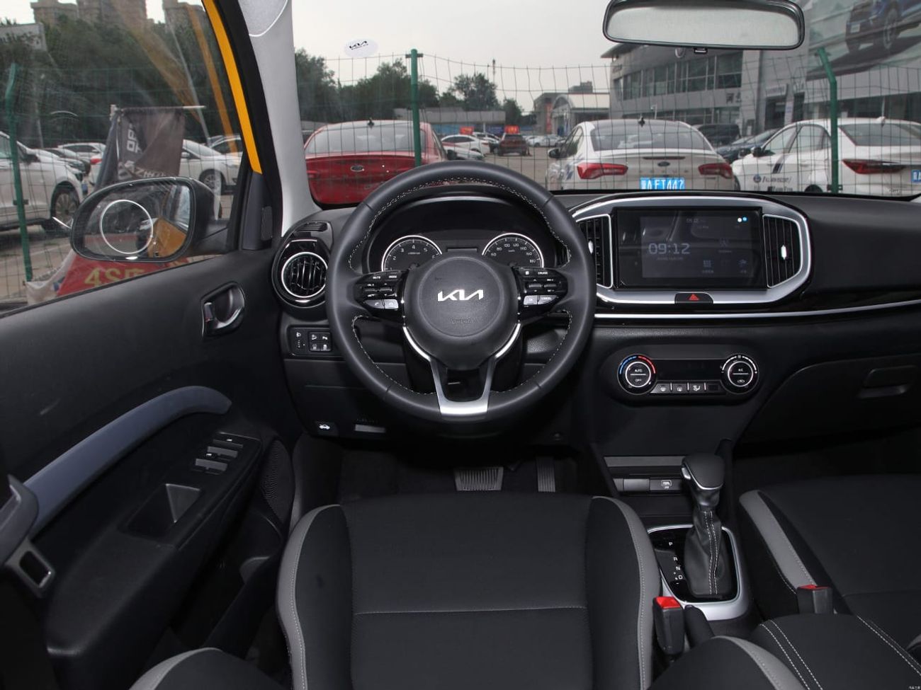 كيا KX1 Kia KX1 DUAL TONE | 1.4L V4 PETROL | CVT WITH SUNROOF | PUSH START | DVD CAMERA