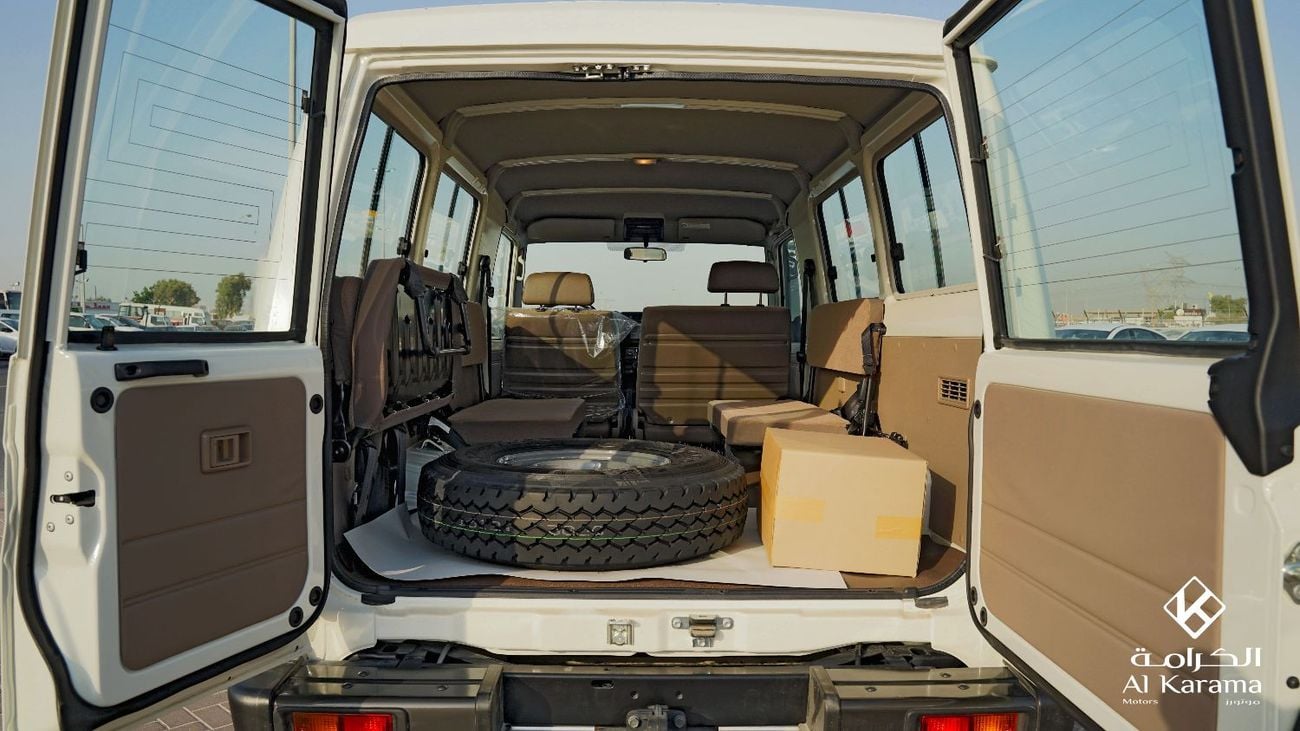 Toyota Land Cruiser 70 4.0L V6 - 4x4 Hard Top with Automatic Transmission - GCC Specs - Dual Tank - Fog Light