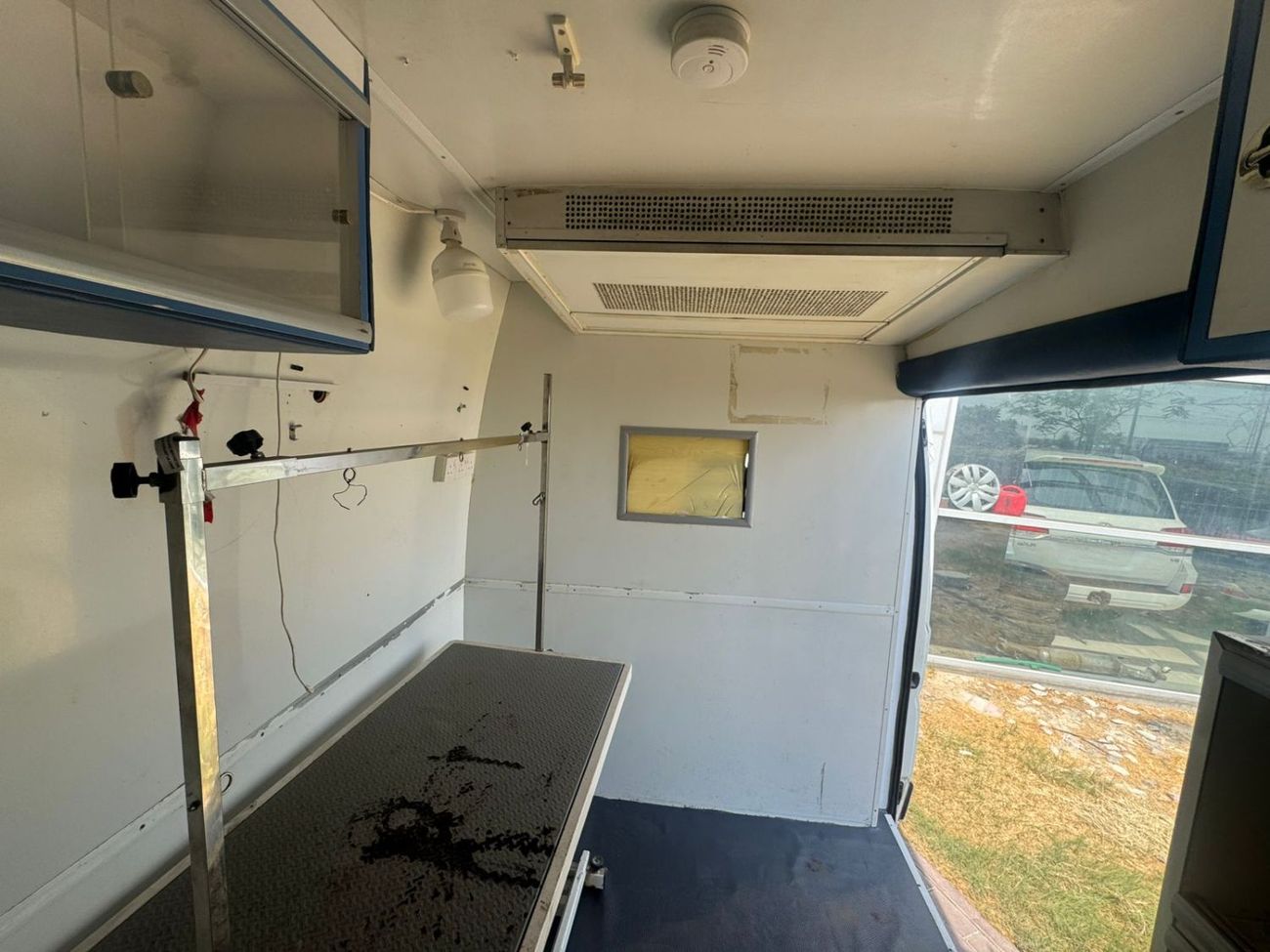 بيجو بوكسر صالون حلاقه حويانات متنقل