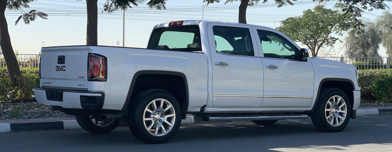 GMC Sierra DENALI - 2016 - EXCELLENT CONDITION - BANK FINANCE AVAILABLE - AGENCY MAINTAINED