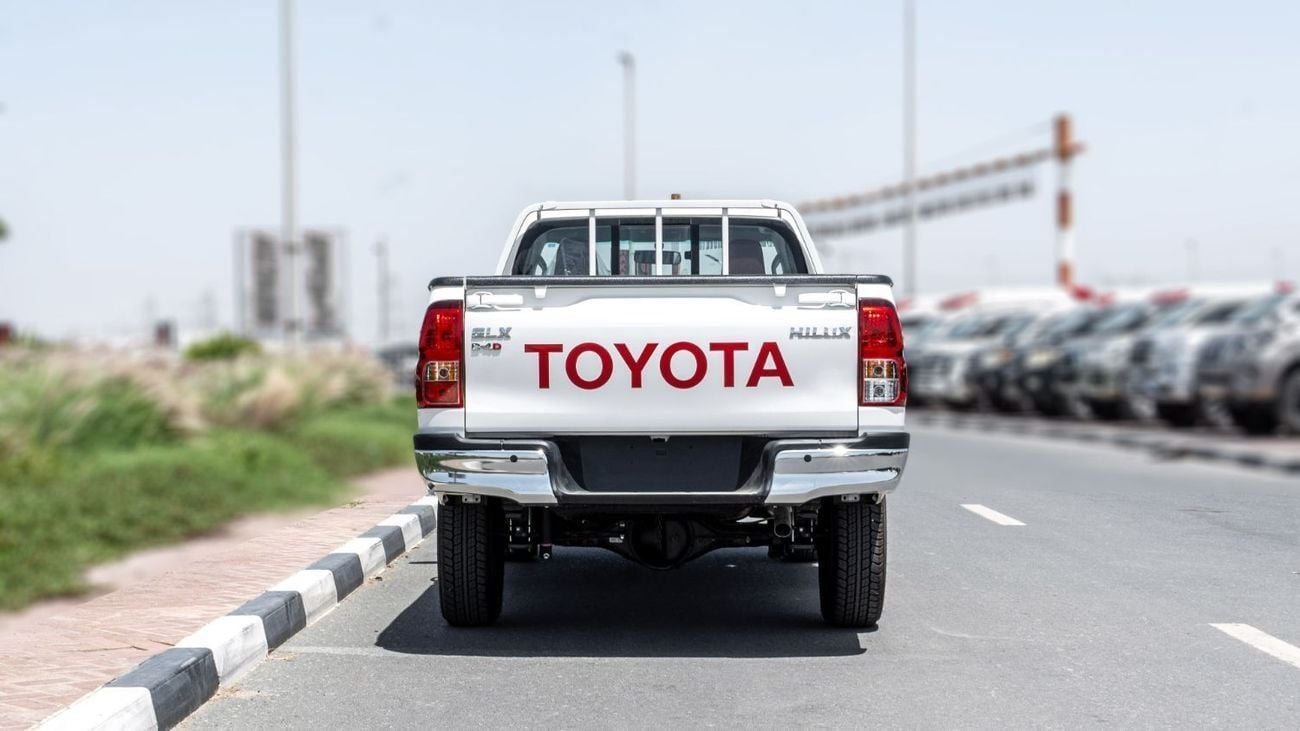 تويوتا هيلوكس 2026 Toyota Hilux SC GLX 2.8L AT Diesel (White-Red)