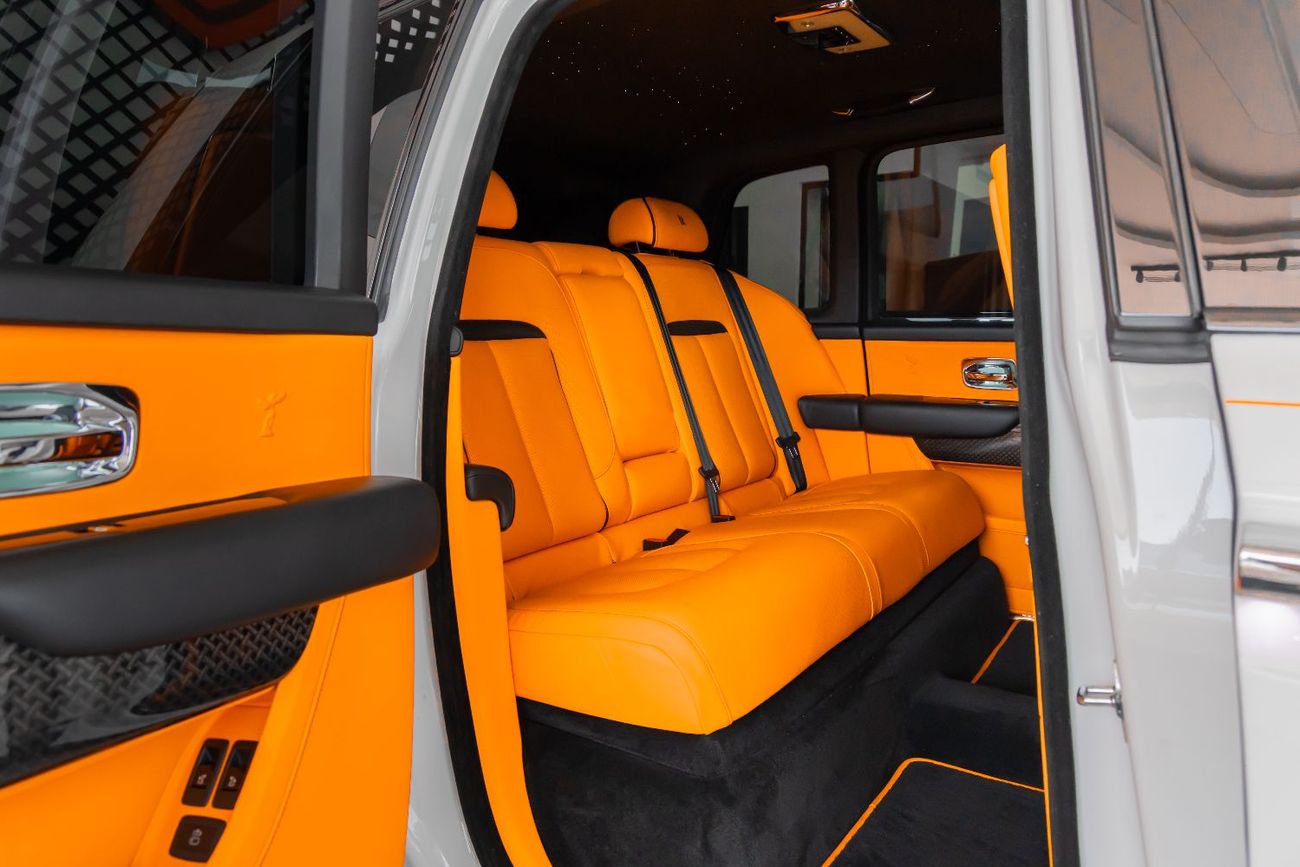 رولز رويس كولينان Rolls-Royce Cullinan | Black Badge Kit | Carbon Fiber Interior | Bespoke Premium Sound System | 2020