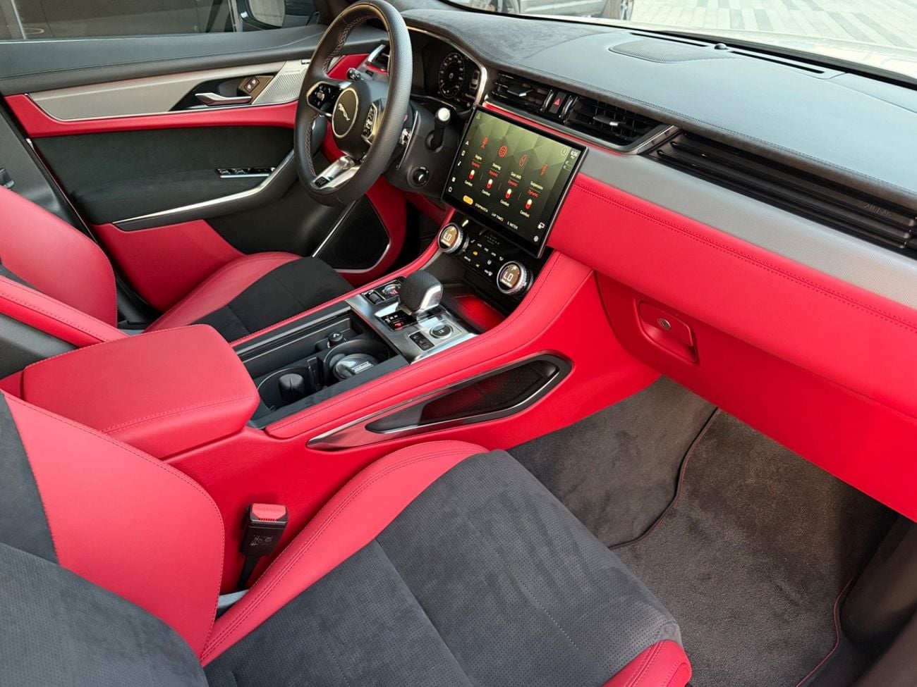 جاكوار F بيس SVR | 2024 | Brand New | GCC Specs | AlTayer warranty till 2031