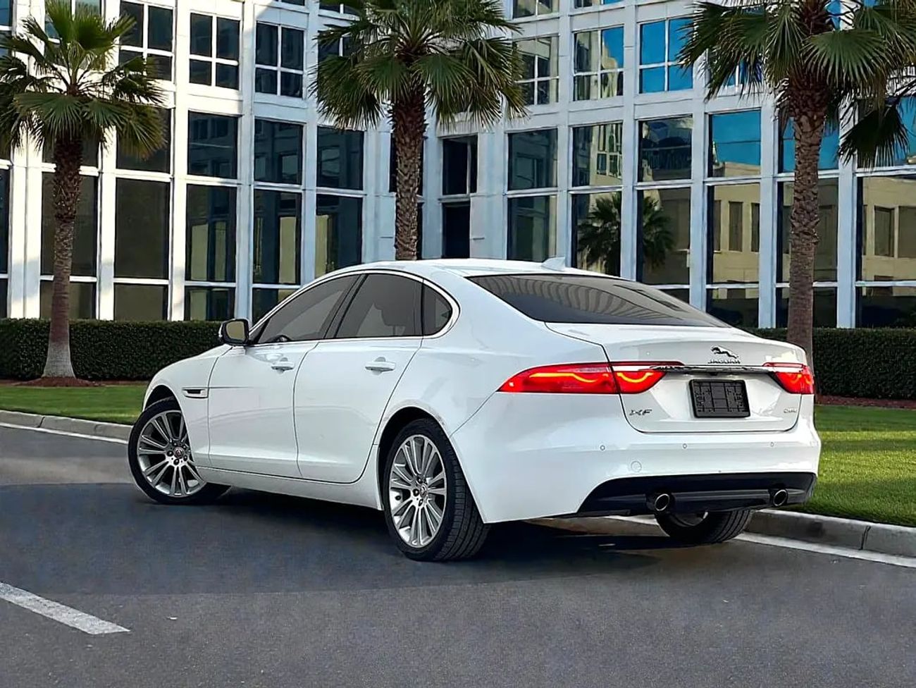 جاكوار XF Luxury 3.0L | | 2.0L 4-CYLINDERS | ORIGINAL PAINT | AMERICAN SPEC | CLEAN TITLE