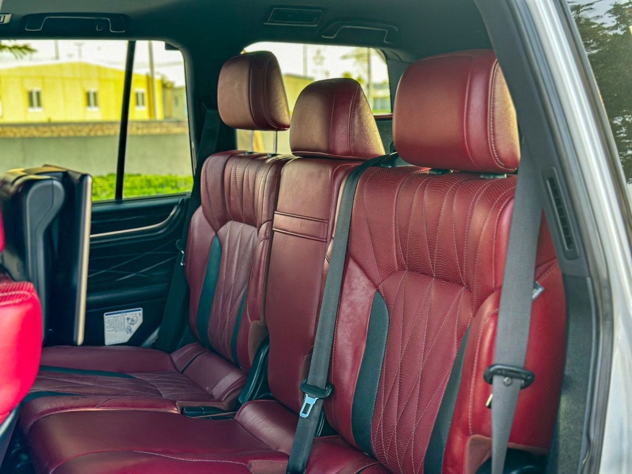 Lexus LX 570 Signature Black Edition 5.7L Lexus Lx570s Signature Black Edition / 5.7L V8 / Gcc Specification