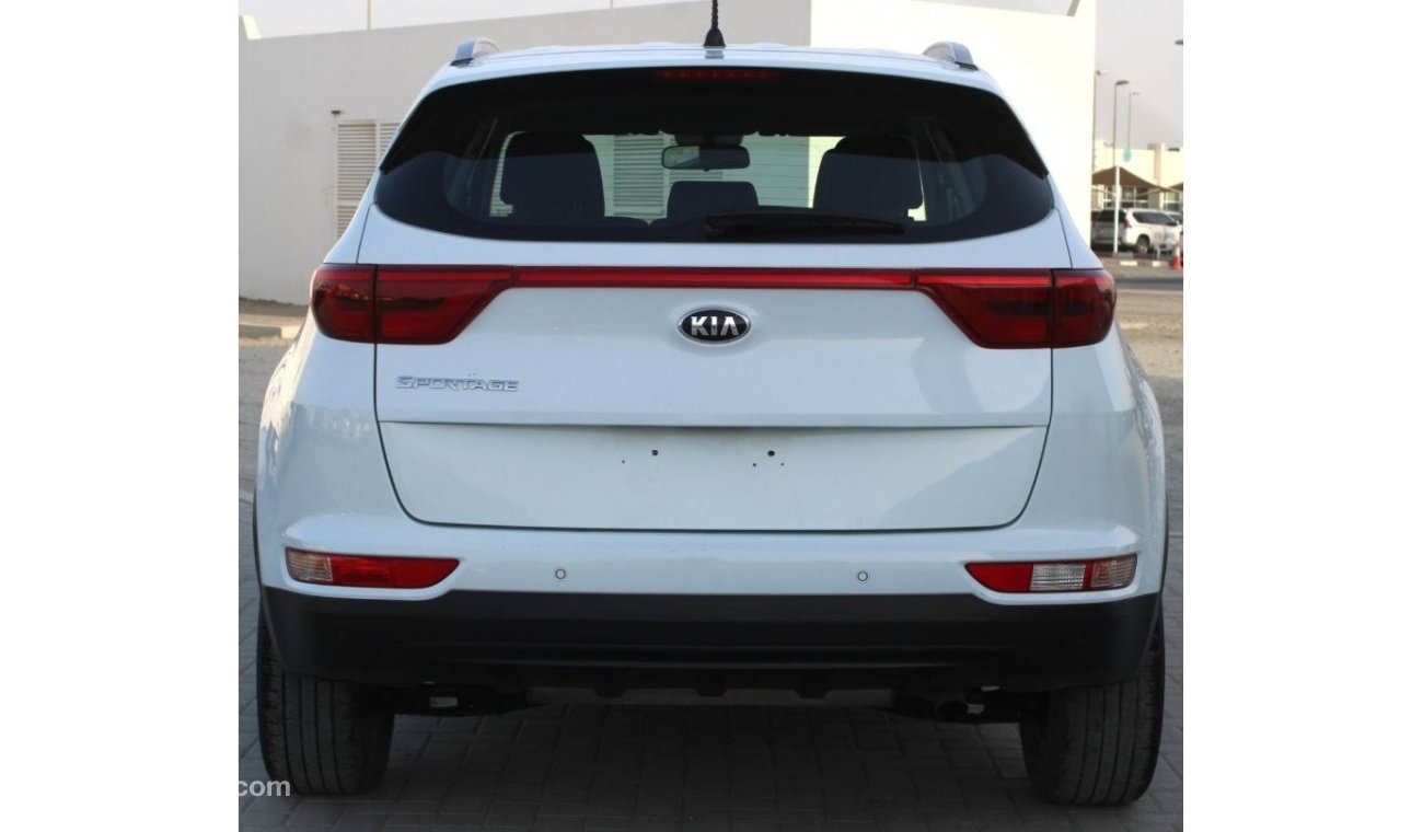 Kia Sportage kia sportage 2017 white GCC  2.0  excellent condition without accident