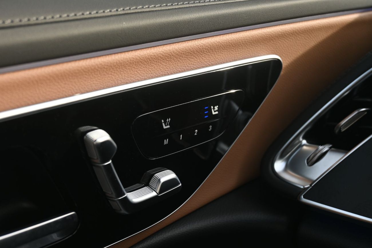 Mercedes-Benz E200 Mercedes-Benz E200 2.0L Turbo + Mild Hybrid Model 2026