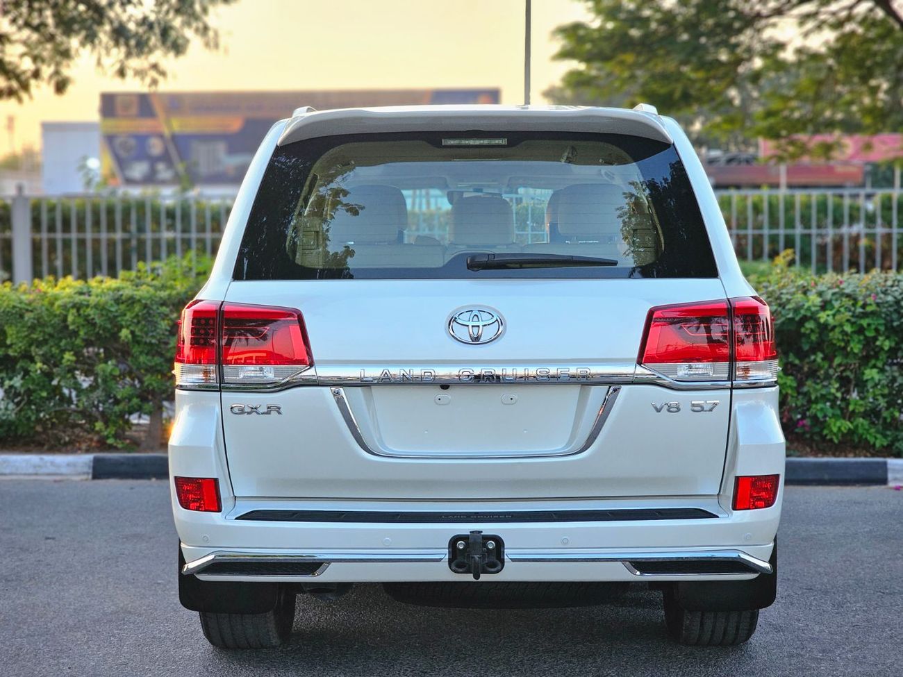 Toyota Land Cruiser GXR 5.7L 4WD