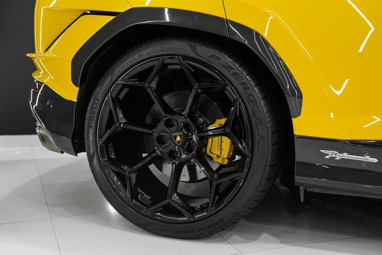 لامبورغيني اوروس 4.0T V8 Performante Arkapovic Exhaust, Carbon Fiber Package, Lamborghini Warr + Serv!