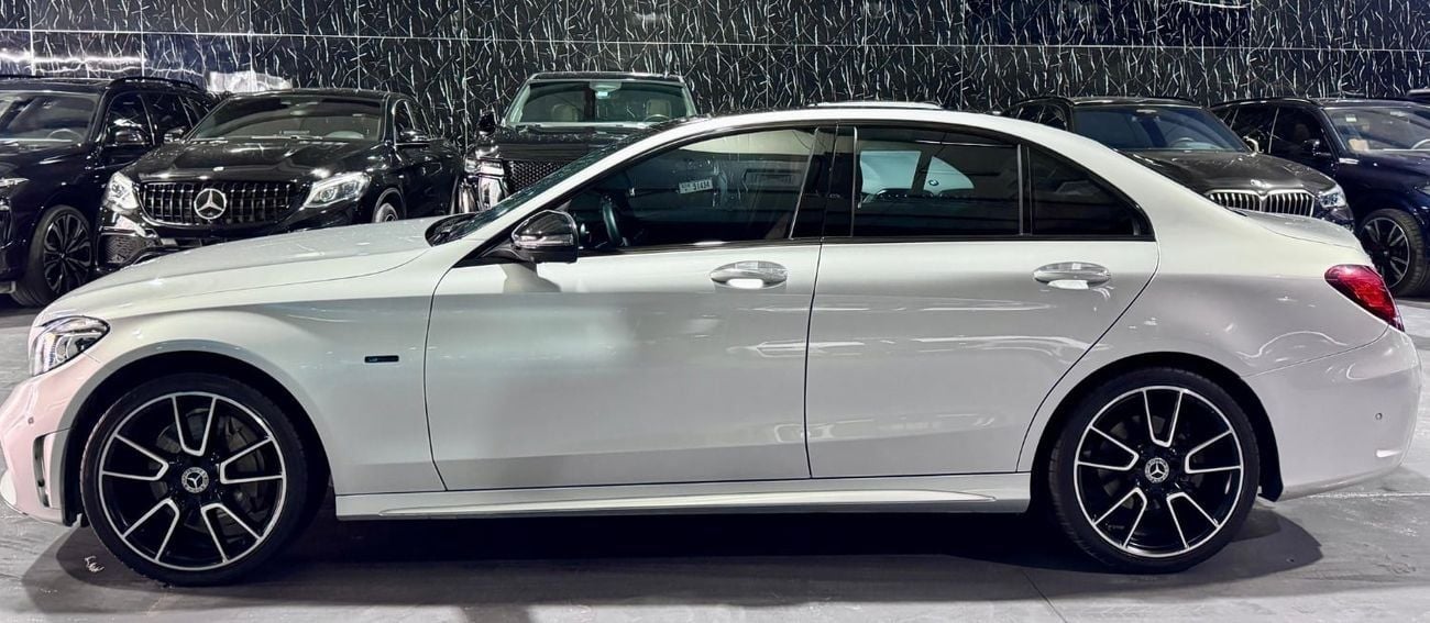 مرسيدس بنز C 300 AMG Pack 2.0L