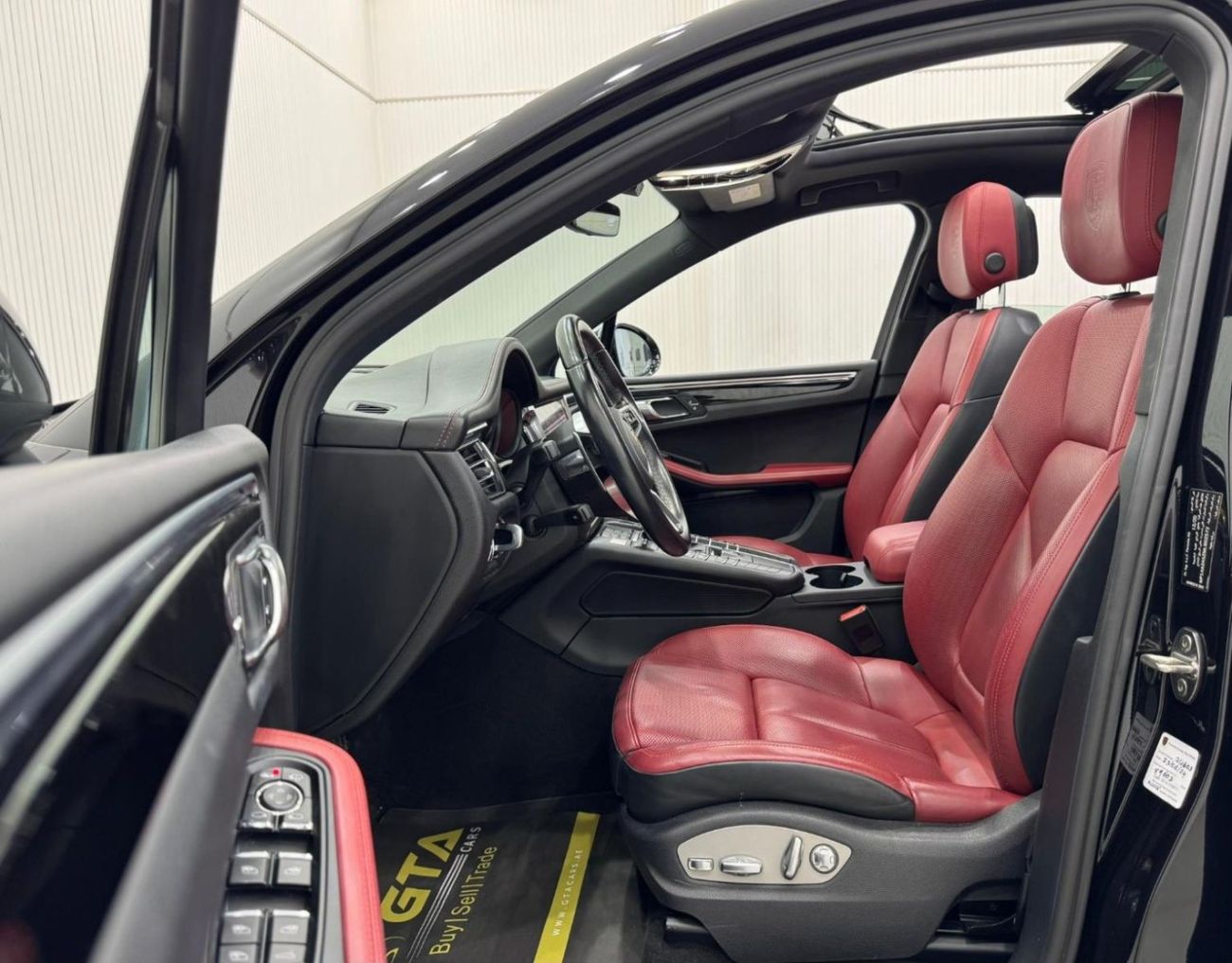 بورش ماكان Std 2.0L (252 HP) 2021 Porsche Macan, Mar 2026 Porsche Warranty, Full Service History, GCC