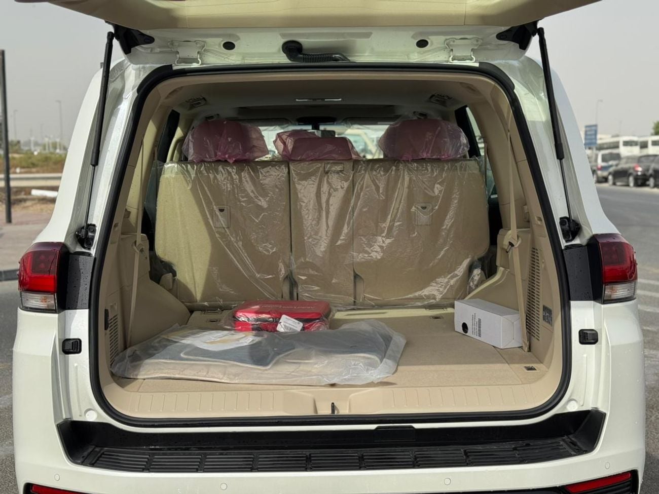 Toyota Land Cruiser Toyota Land Cruiser GXR 3.5 2026 basic with sunroof Saudi