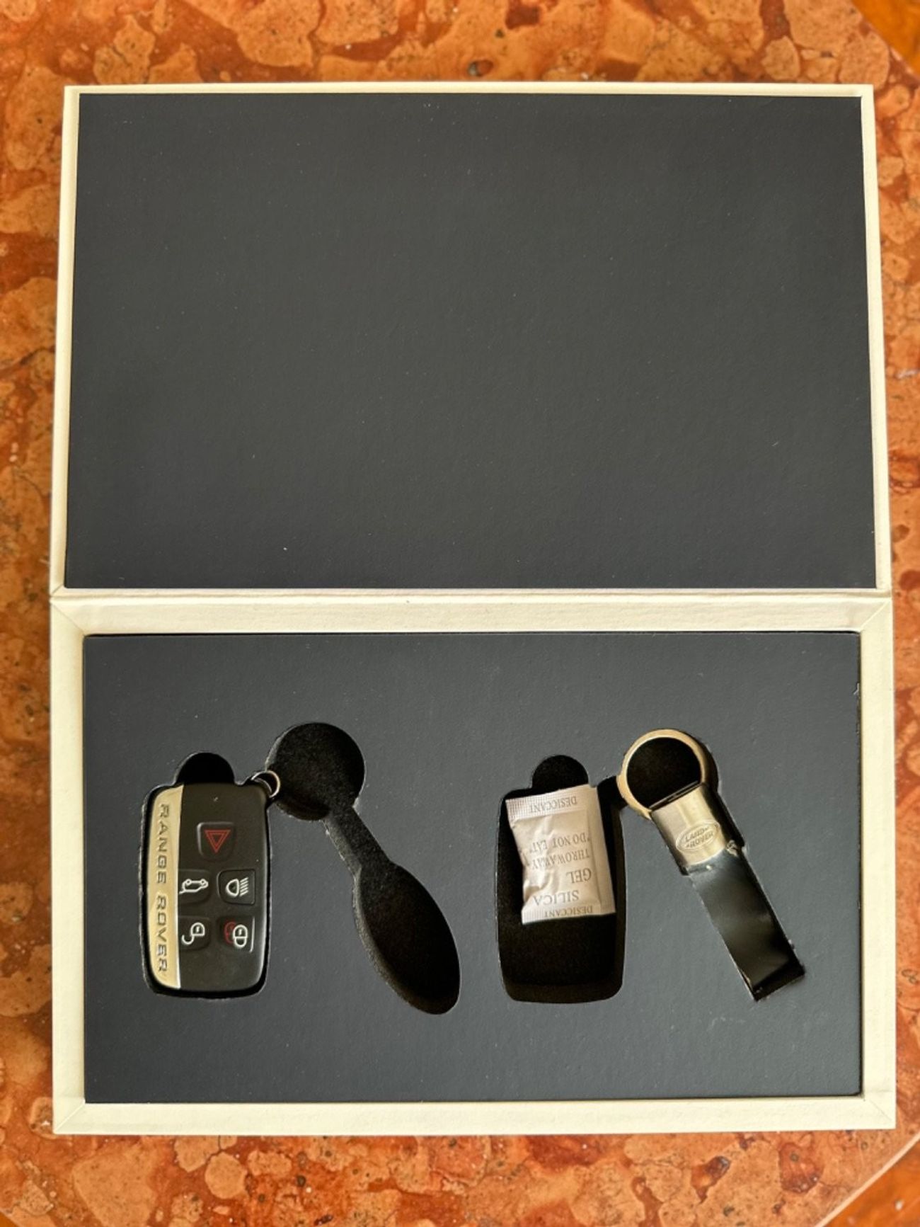 لاند روفر رينج روفر سبورت موديل 2016 خليجي فل مواصفات بانوراما ومثبت سرعه وتحكم كهربي كامل ونظام صوت ممتاز