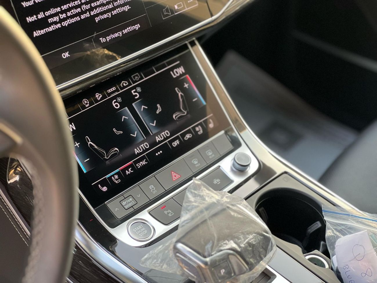 Audi Q8 2023-Audi Q8 55 TFSI Quattro-SLINE