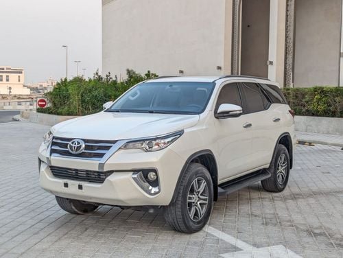تويوتا فورتونر Toyota Fortuner 2016 LHD petrol engine 2.7 Gcc specs white