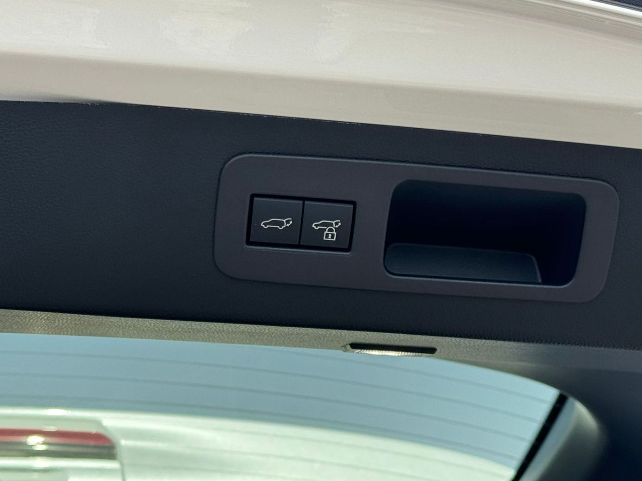 لكزس LX 700h 2025 LEXUS LX700 H 3.5L V6 EXECUTIVE GCC SPEC