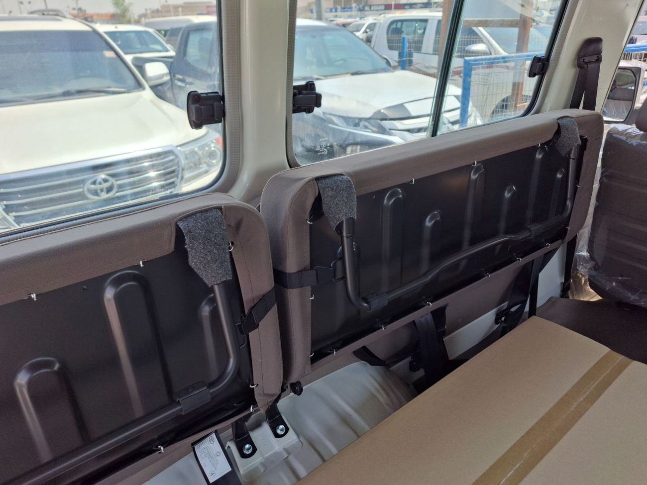 تويوتا لاند كروزر 70 Hardtop 4.0L 3 Door Automatic Petrol (Export Only)