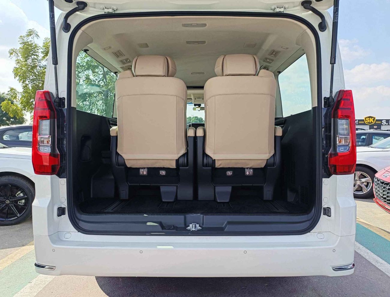 تويوتا جرافينا PREMIUM, 3.5L V6 PETROL A/T, "4 CAMERAS, RWD, FULL OPTION (CODE #  67953)