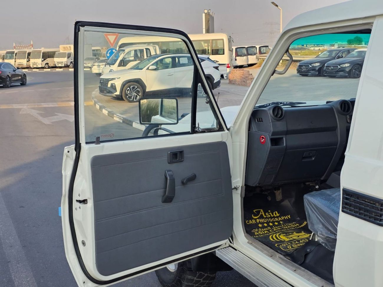 تويوتا لاند كروزر بيك آب diesel 4.5 liter ,right hand drive ,only for export available