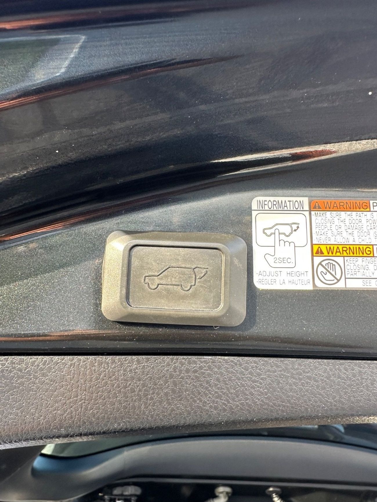 Toyota RAV4 Hybrid XLE Sunroof, push start full option
