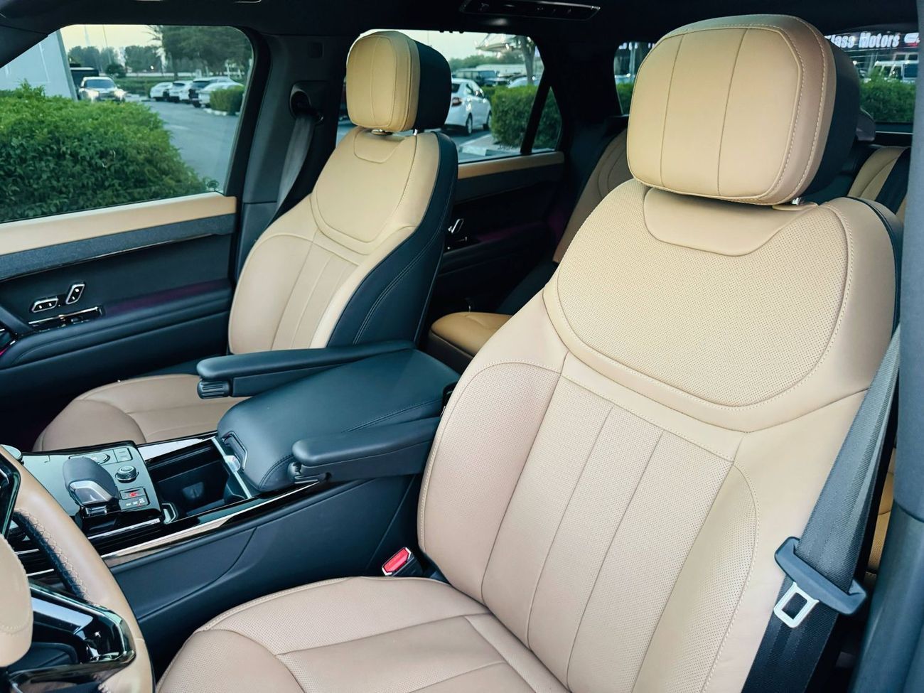 Land Rover Range Rover Sport Dynamic HSE P400 3.0L GCC SPEC UNDER WARRANTY AND SERVICE CONTRACT