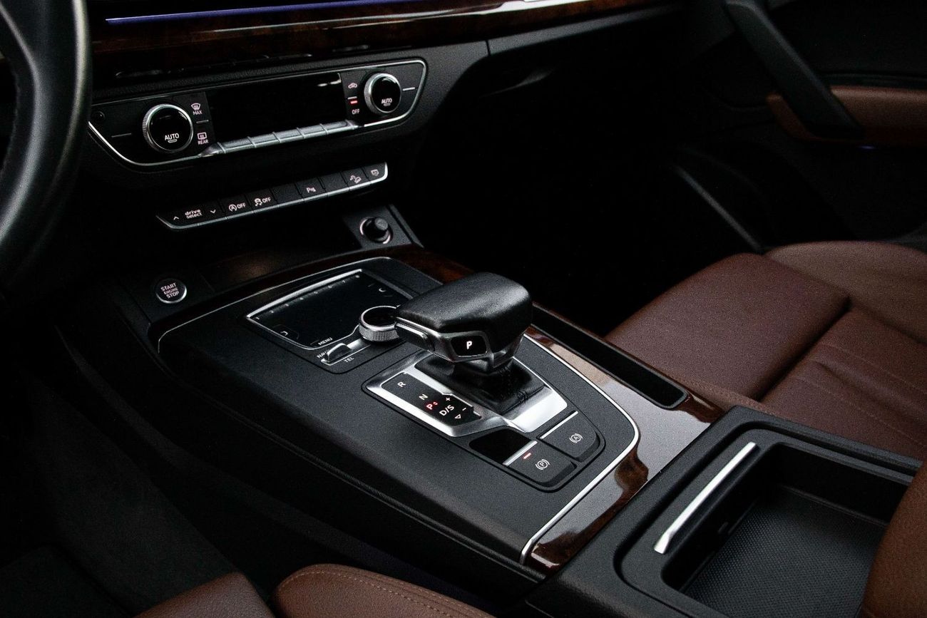 Audi Q5 45 TFSI Quattro Sport S-LINE | 2,742 P.M  | 0% Downpayment | Under Warranty!