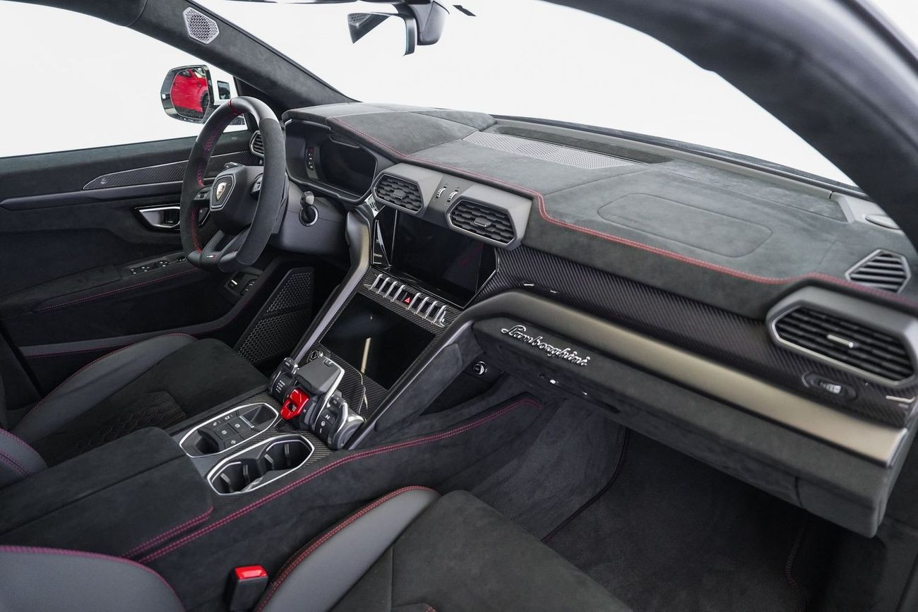 لامبورغيني اوروس 4.0T V8 Performante