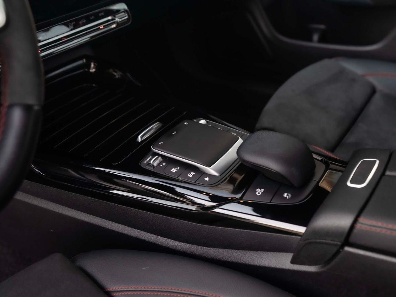 مرسيدس بنز CLA 35 AMG Std 2.0L