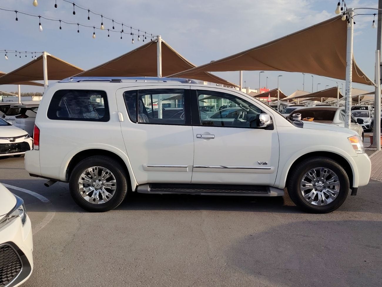 Nissan Armada LE 5.6L (320 HP)