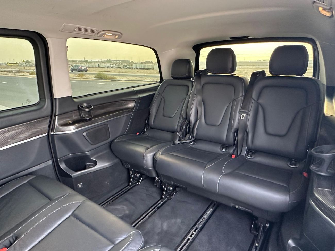 Mercedes-Benz V 250 Std 2.1L MERCEDES V-250 GCC 2024 ORGINAL PAINT // LOW MILEAGE // PERFECT CONDITION