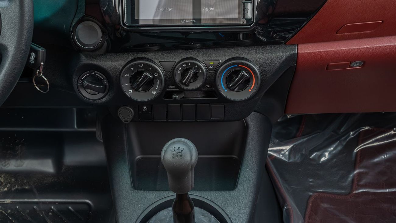 تويوتا هيلوكس TOYOTA HILUX 2.4 SINGLE CABIN BASIC 4X4 MT -2026YM